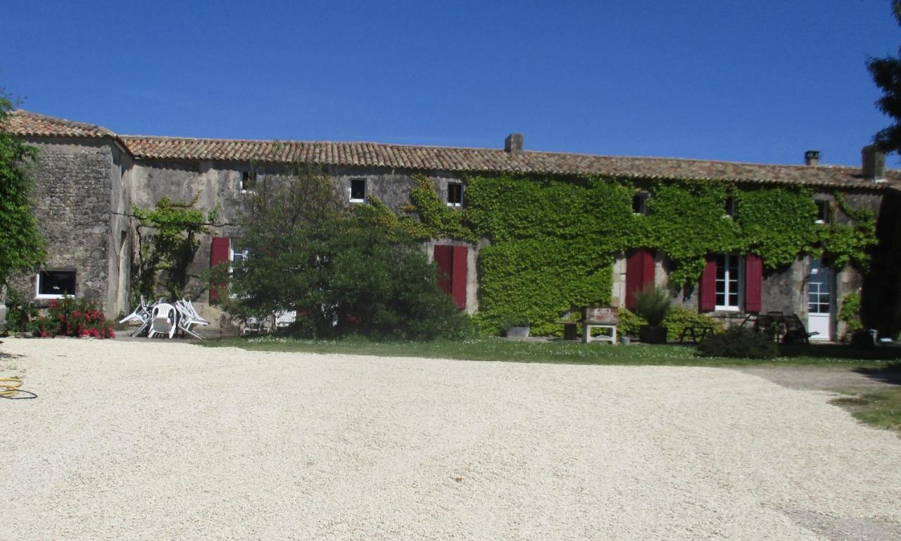 Вилла Logis De Bois Roche Saint-Bonnet-sur-Gironde Экстерьер фото