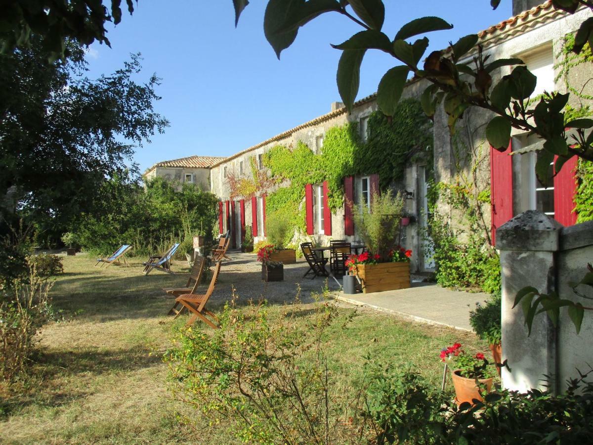 Вилла Logis De Bois Roche Saint-Bonnet-sur-Gironde Экстерьер фото