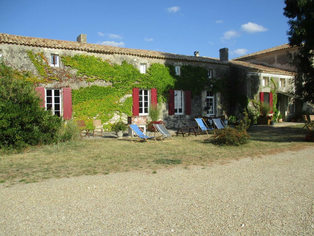 Вилла Logis De Bois Roche Saint-Bonnet-sur-Gironde Экстерьер фото