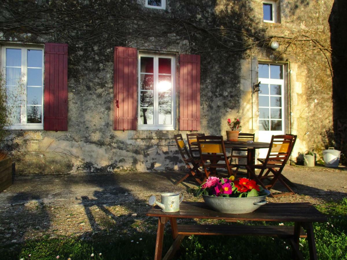 Вилла Logis De Bois Roche Saint-Bonnet-sur-Gironde Экстерьер фото