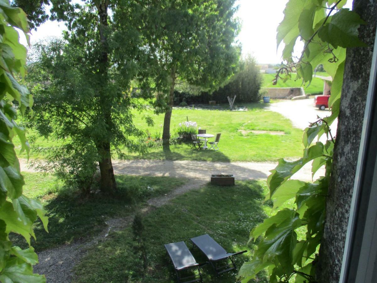 Вилла Logis De Bois Roche Saint-Bonnet-sur-Gironde Экстерьер фото